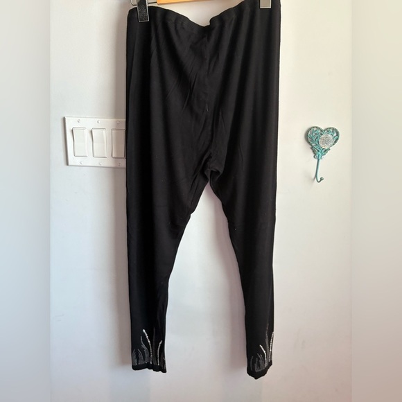 Elegant Black Men's Pants with Embellished Detail - Picture 3 of 4